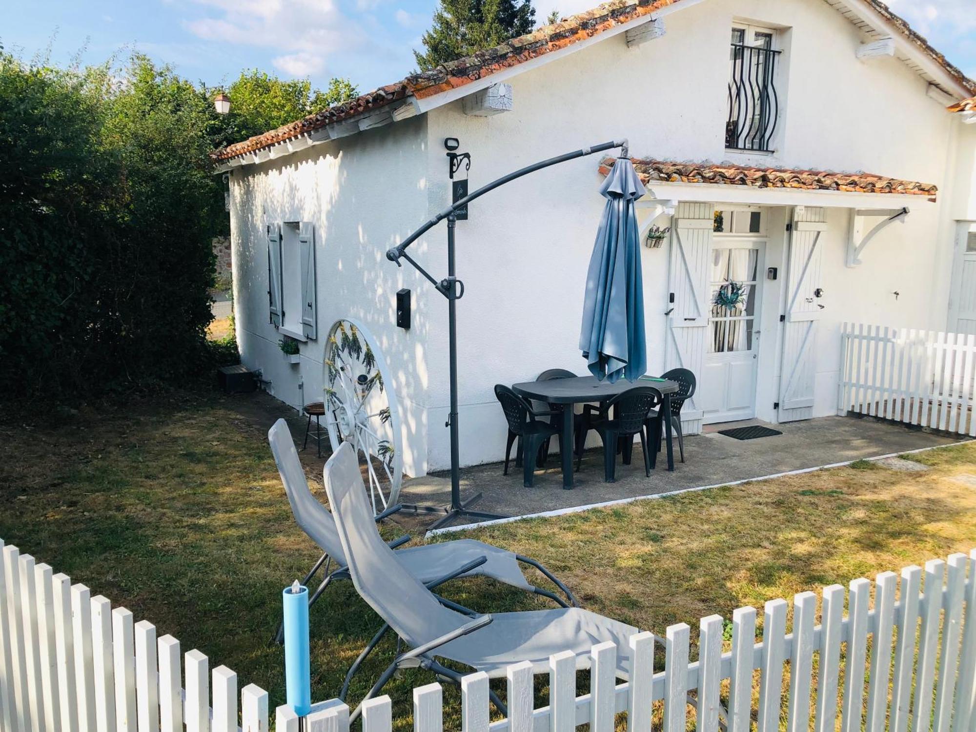 Gite Des Lavandes Oradour-Fanais Buitenkant foto